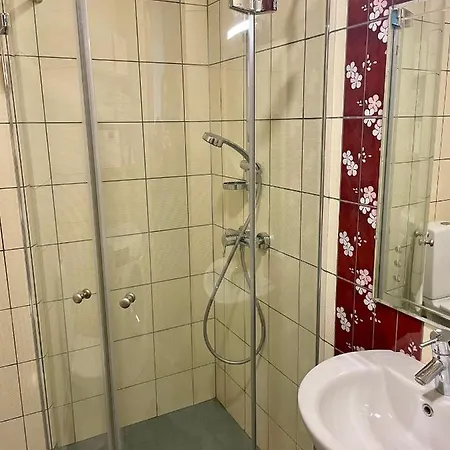 Kueueni Guest Ταρτού